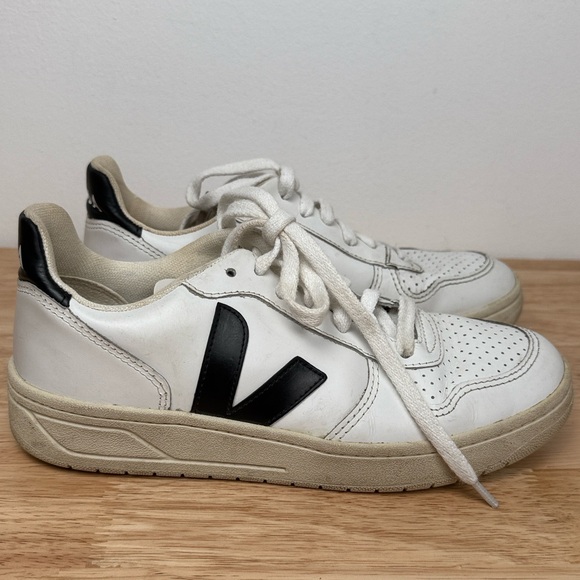 Veja White Black Casual Sneakers - Picture 16 of 16